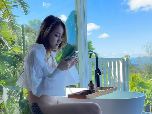 台湾ins网红【唐恩】私密视频泄露，高颜值名媛女神被男友偷拍，高潮的表情太骚了！