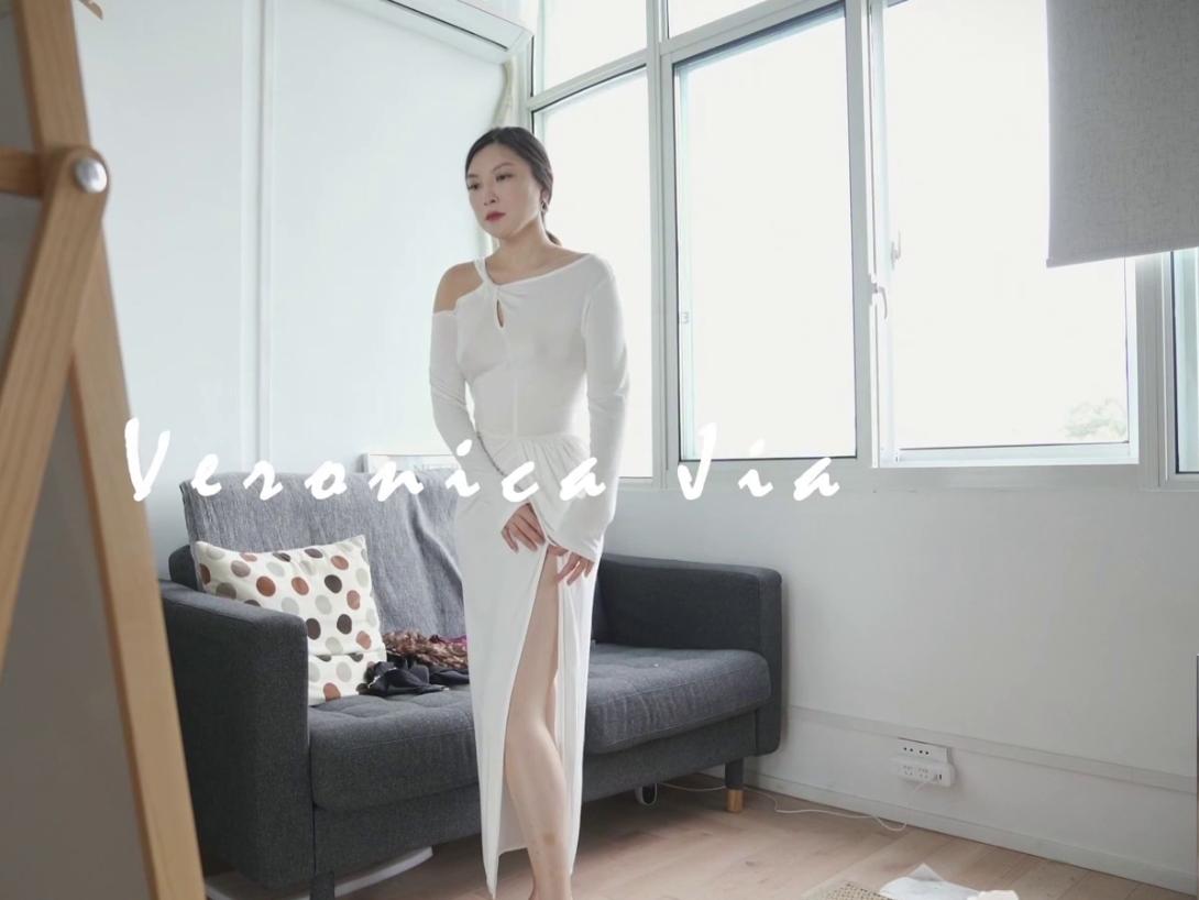 白衣气质女孩脱掉连衣裙，露出精致的身材，坐到我的鸡巴上 ♥️  微胖 巨乳 高更新 长腿