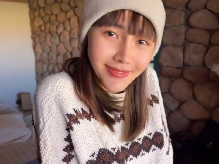 漂亮美眉 笑容真甜美 小情侣在爱情小屋爱爱 表情享受 无套输出 内射