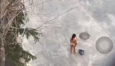 裸奔！河北美院一个女的 不想和男朋友分手...这个男的说你去裸奔就复合...结果这女的就去了...